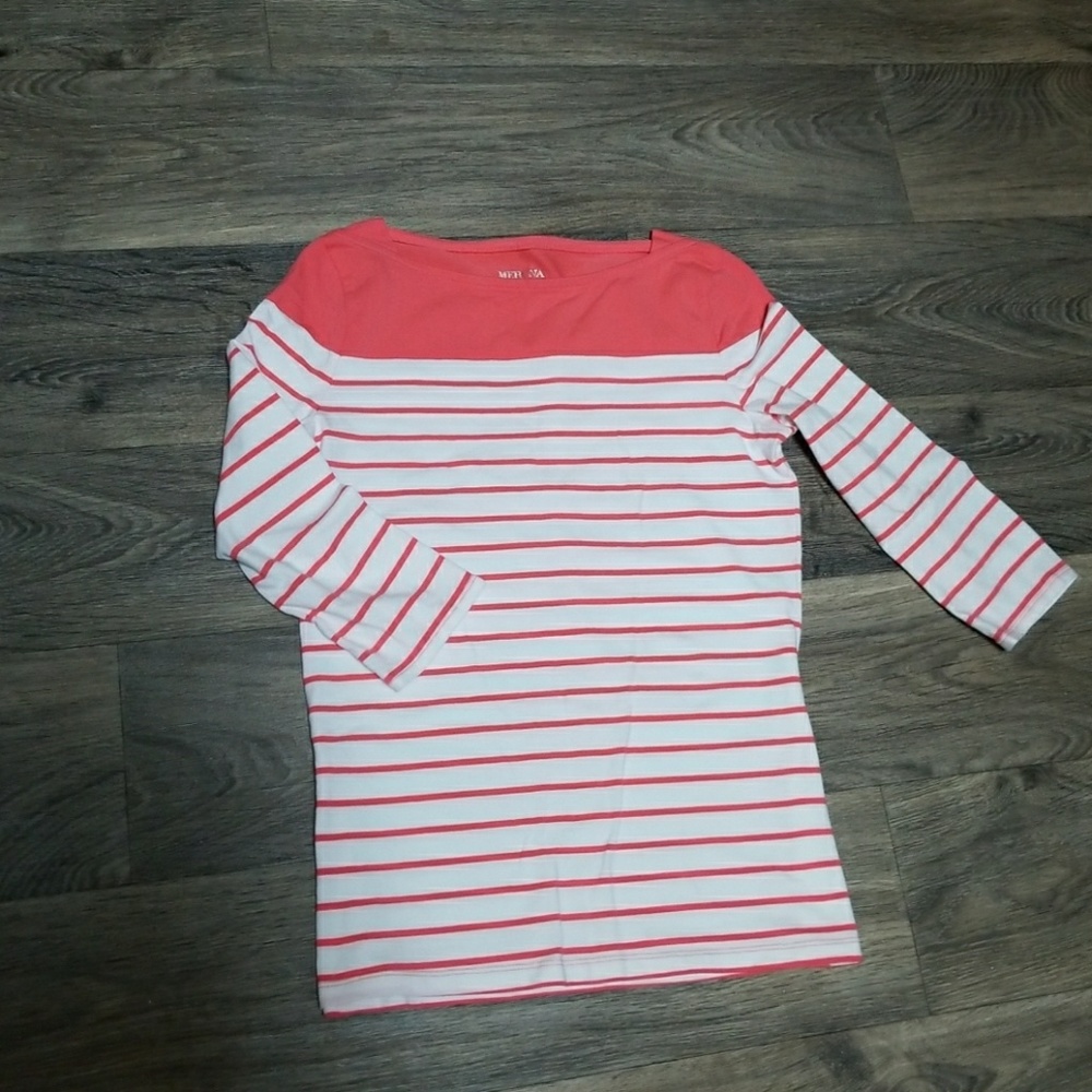 3/4 length boat-neck shirt